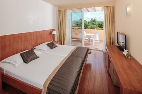 Bed, TV and multimedia, Photo of the whole room, Seating area