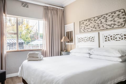 Avemore Vredehof No 2 - full Backup Power Apartment in Stellenbosch