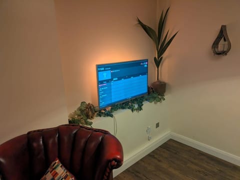 Benny's Hideout - City Centre - Parking - 2BR Apartment in Belfast