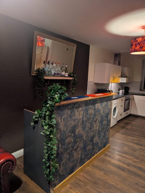 Benny's Hideout - City Centre - Parking - 2BR Apartment in Belfast