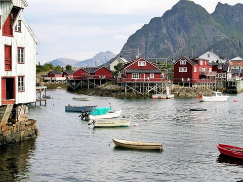 3 person holiday home in Henningsv r Haus in Lofoten