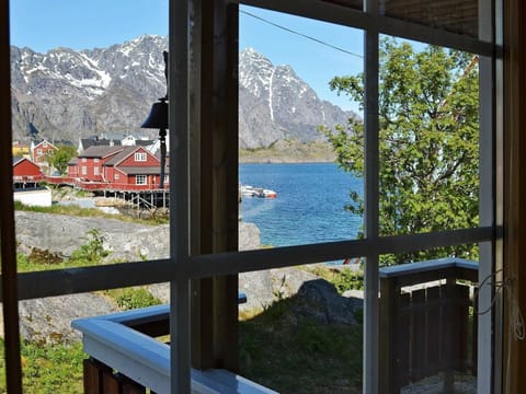 3 person holiday home in Henningsv r Haus in Lofoten