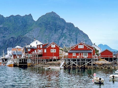 3 person holiday home in Henningsv r House in Lofoten