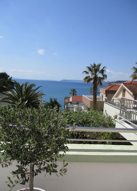 Property building, Balcony/Terrace, Sea view