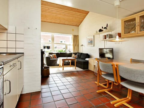 6 person holiday home in Bl vand Maison in Blåvand