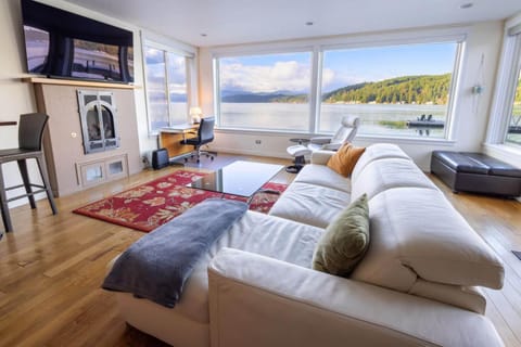 Luxury Lookout Hood Canal Vacation Rental Casa in Hood Canal