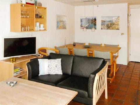 6 person holiday home in Bl vand House in Blåvand