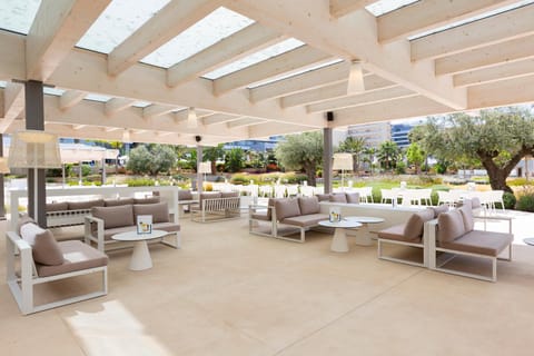 Patio, Lounge or bar