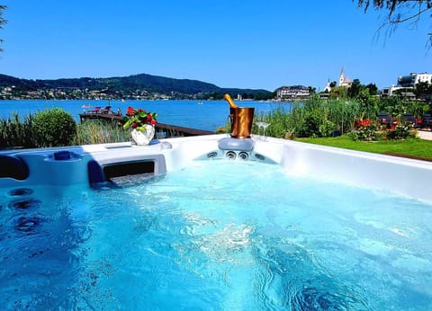 Nearby landmark, Day, Natural landscape, Garden, Hot Tub, Garden view, Lake view, Pool view, Swimming pool