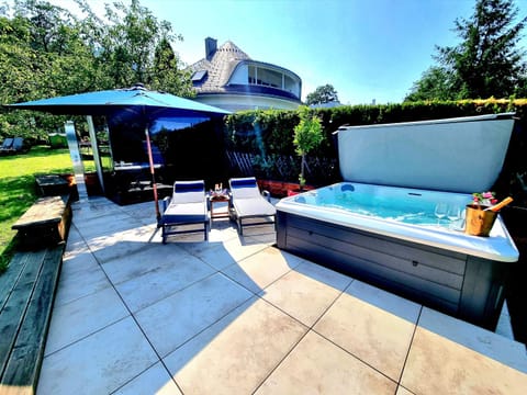 Natural landscape, Garden, Hot Tub, Hot Tub, Sauna, Pool view, Swimming pool, sunbed