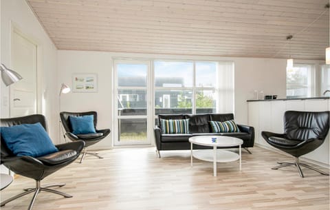 4 Bedroom Stunning Home In Lkken House in Løkken