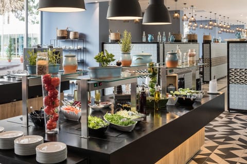 Restaurant/places to eat, Food close-up, Food and drinks, Dining area, Food, Meals, Breakfast, Buffet breakfast, Lunch, Dinner