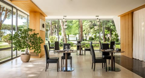Restaurant/places to eat, Garden view