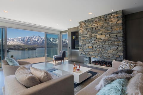 The Views and Spa by Staysouth Villa in Queenstown