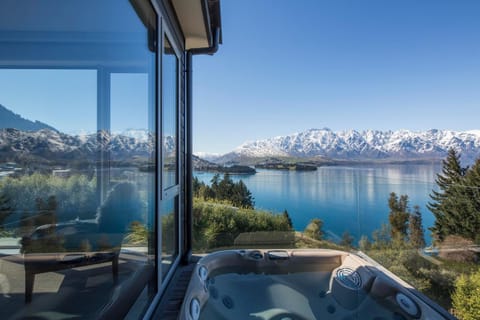 The Views and Spa by Staysouth Villa in Queenstown