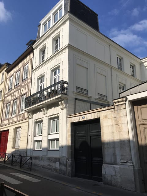 Facade/entrance, Street view