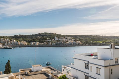 Bayview 2 bedroom seaview apartment with large terrace with panoramic views - by Getawaysmalta Copropriété in Saint Paul's Bay