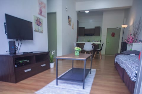 Strawberry Homestay Condo in Brinchang