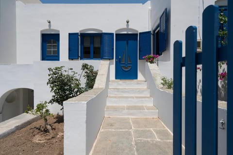 Captain's Home KMR Condominio in Milos