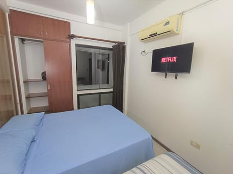 Bed, TV and multimedia, Photo of the whole room, air conditioner