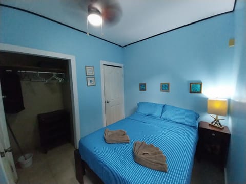 Roatan Backpackers' Hostel Hostel in Bay Islands Department