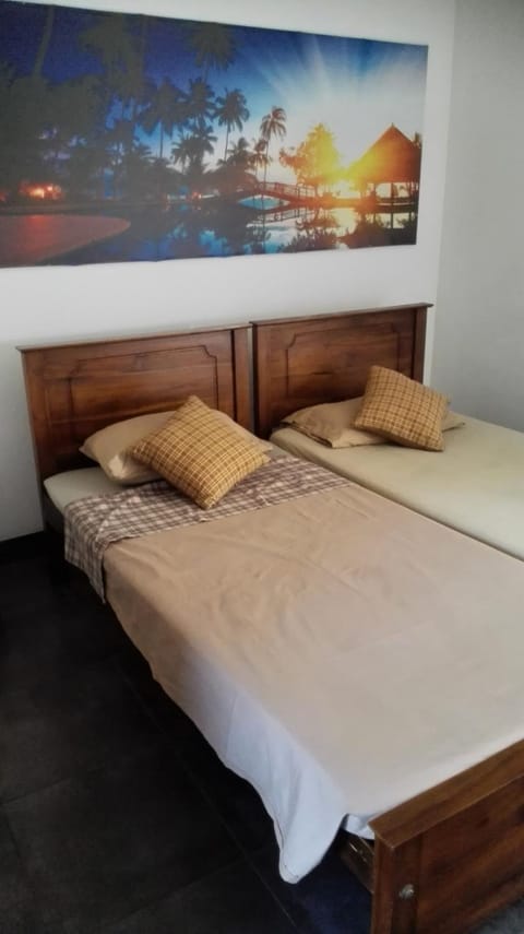 Hotel 100 Bed and Breakfast in Dehiwala-Mount Lavinia