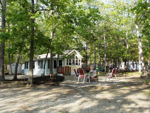 Sea Pines Loft Park Model 3 Camping /
Complejo de autocaravanas in Middle Township