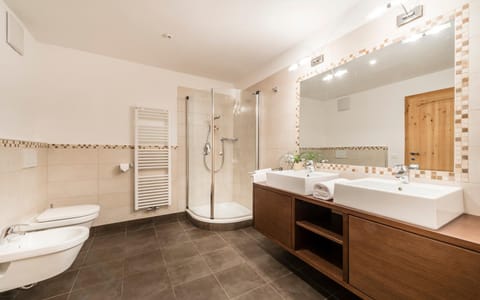 Bathroom, Photo of the whole room