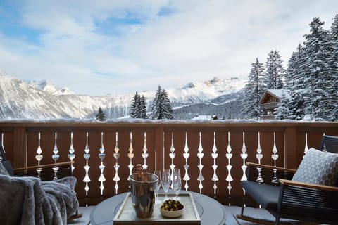 Balcony/Terrace, Mountain view, Mountain view