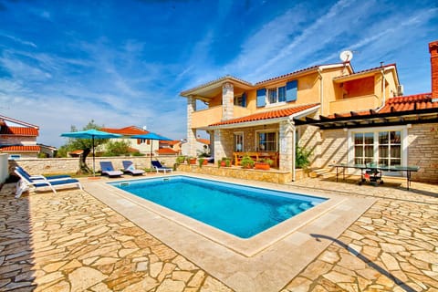 Charming stone villa Lavanda with private pool in Pula near the beach Moradia in Peroj