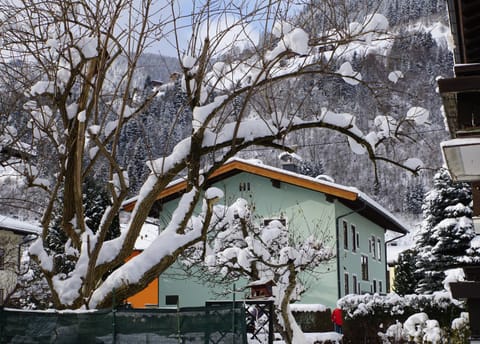 Facade/entrance, Winter