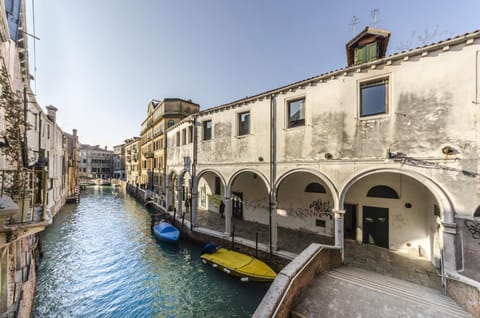 River view, Street view