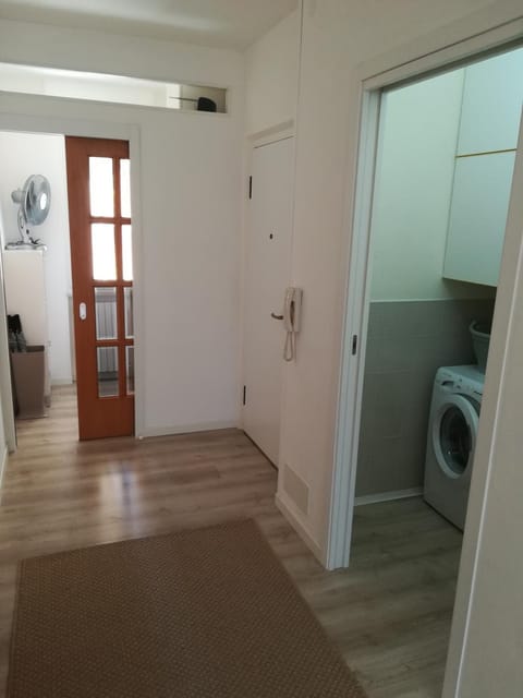 Lobby or reception, Other, Decorative detail, washing machine