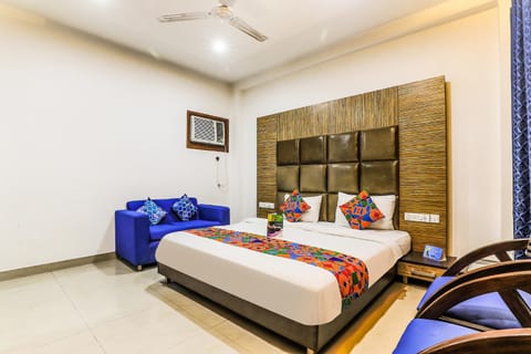 FabHotel The Residency DLF Galleria Hotel in Gurugram