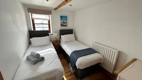 Sail Loft Lookout - Modern Harbourside Apartment with Character Features - 101 Apartment in Penzance