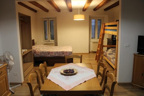 Dining area, Bedroom, bunk bed
