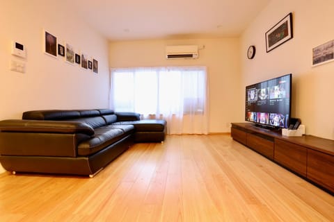 TV and multimedia, Living room, air conditioner