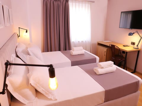 Bed, Business facilities, Bedroom