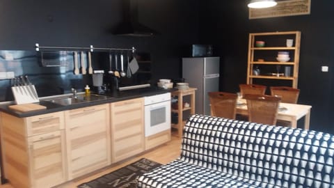 Kitchen or kitchenette, Living room