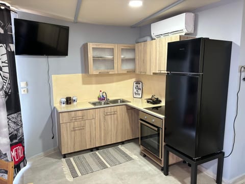 Kitchen or kitchenette, oven, stove