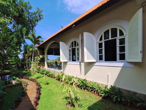 Property building, Spring, Day, Garden, Garden view