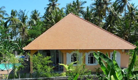 Property building, Day, Garden view, Pool view, Swimming pool