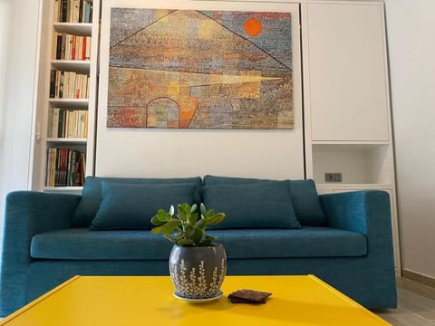 Library, Living room, Seating area