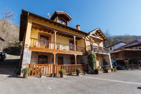 Property building, Facade/entrance, Neighbourhood, Street view