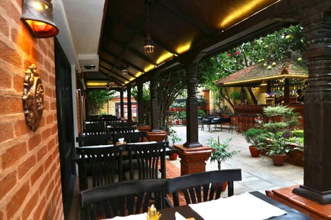 Restaurant/places to eat, Garden, Area and facilities