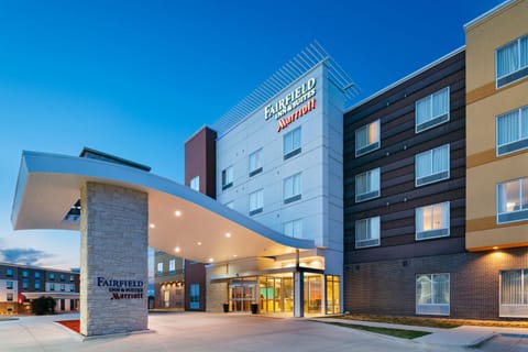 Fairfield Inn & Suites by Marriott Lincoln Airport Hotel in Lincoln