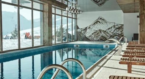 Mountain view, Pool view, Swimming pool