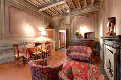 Palazzo Bucciolini Apartment in Florence