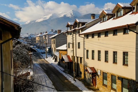 Balcony/Terrace, Mountain view