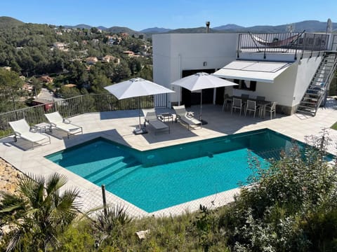 Day, Pool view, Swimming pool, sunbed